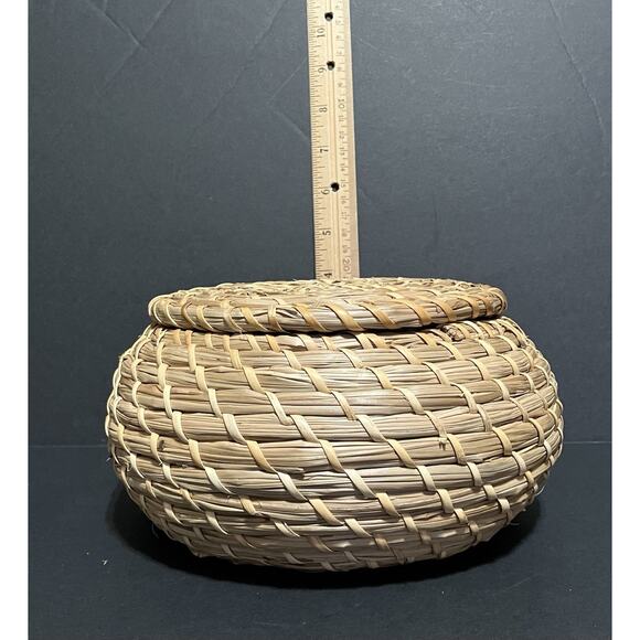 Hand Woven Decorative Seagrass Wicker Storage Basket Container w Lid 7.5” X 4” - Picture 7 of 7